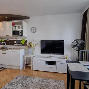 Like Flat B Warsaw